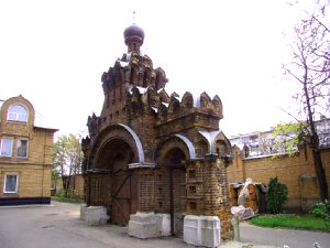 Увеличить - Бывшие ворота монастыря